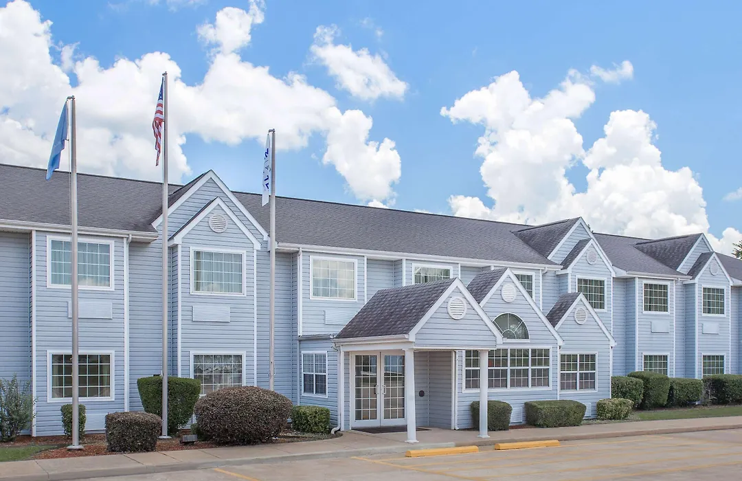 Microtel Inn & Suites By Wyndham Broken Bow-1